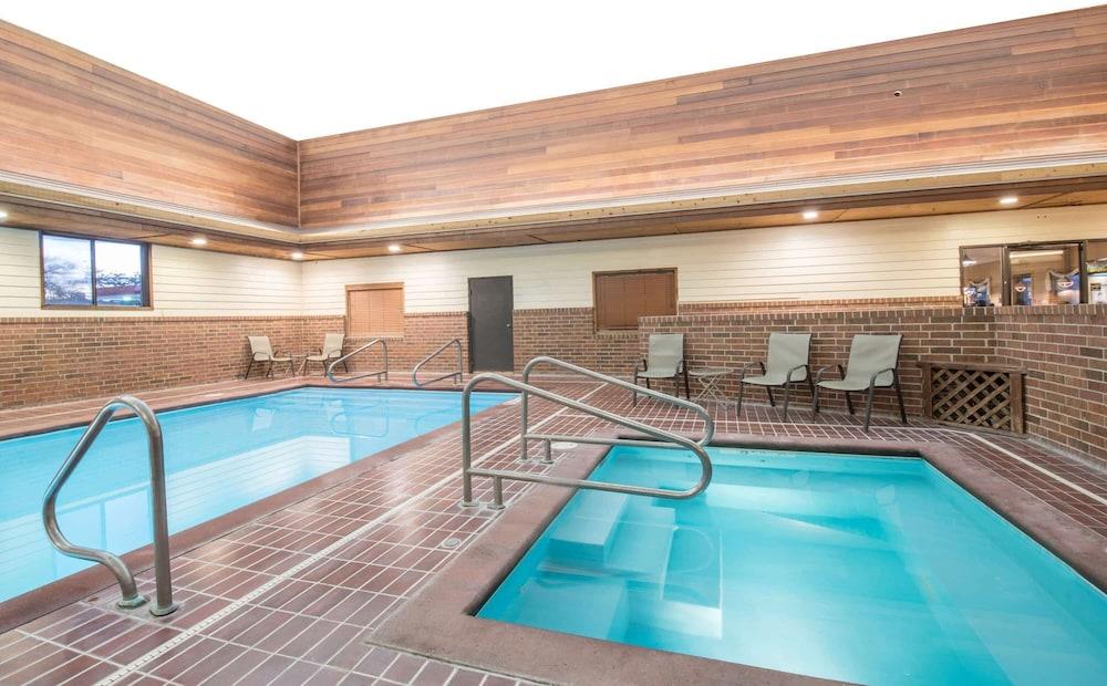 Baymont By Wyndham Spearfish Hotel Exterior photo
