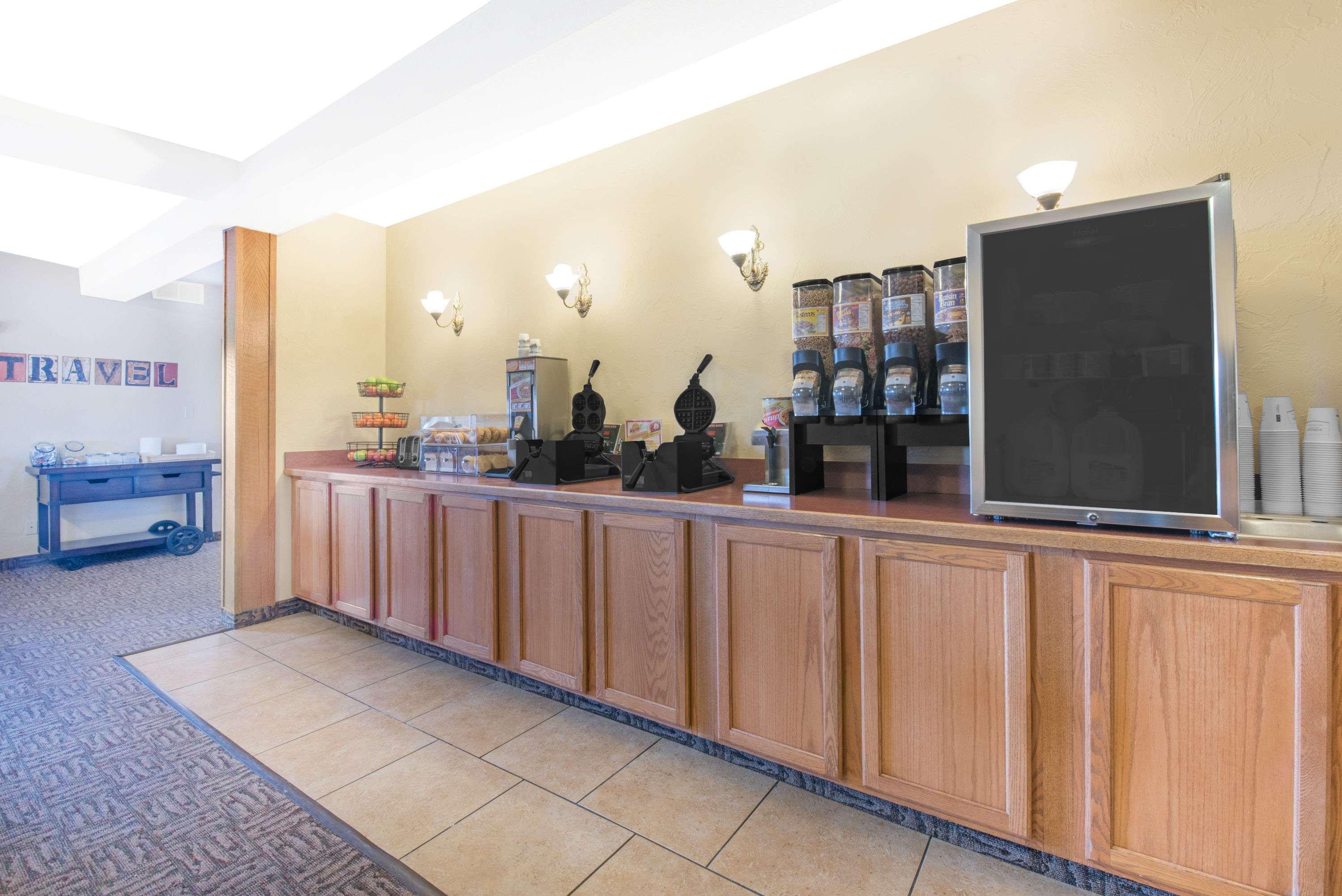 Baymont By Wyndham Spearfish Hotel Exterior photo