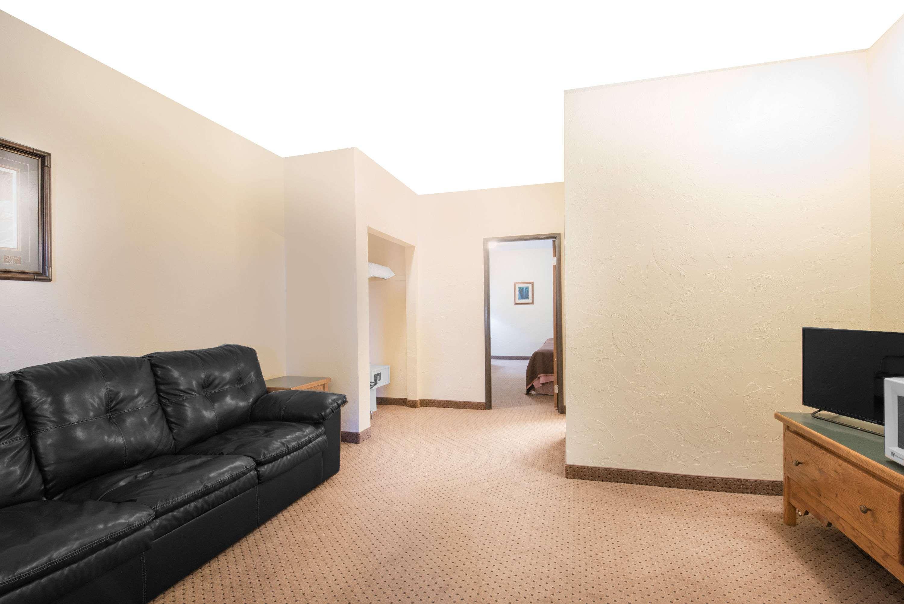 Baymont By Wyndham Spearfish Hotel Exterior photo