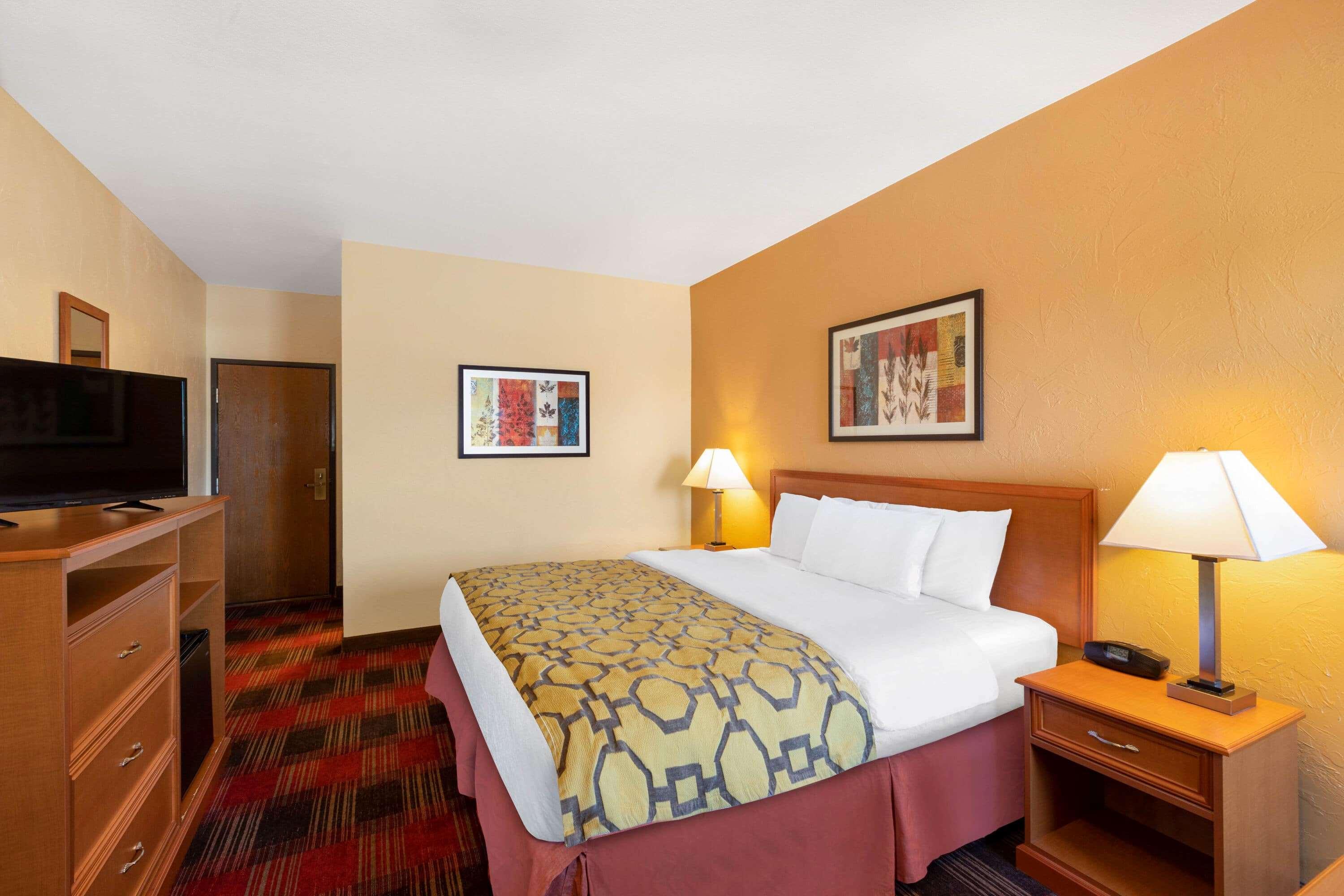 Baymont By Wyndham Spearfish Hotel Exterior photo