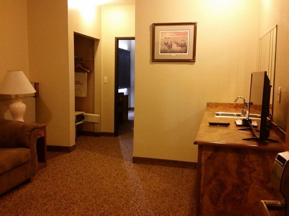 Baymont By Wyndham Spearfish Hotel Exterior photo